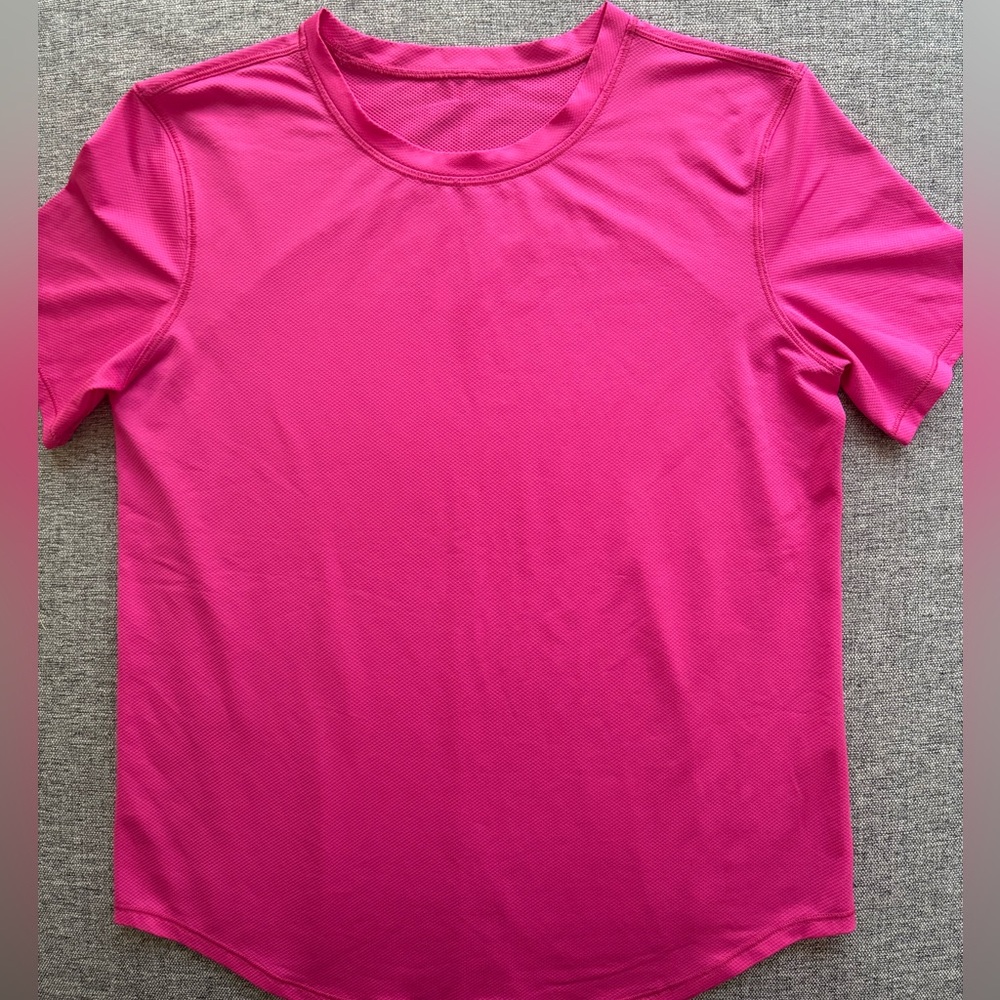Lululemon Train to Be short sleeved shirt Sonic Pink